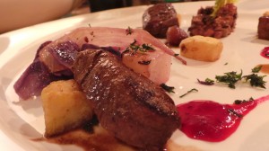 Filet de bison et tartare de bison avec ses légumes croquants